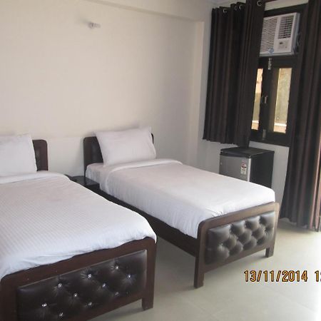 Charanpahari Hotel New Delhi Ngoại thất bức ảnh