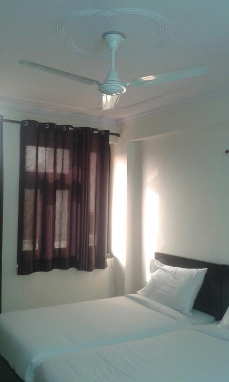Charanpahari Hotel New Delhi Ngoại thất bức ảnh