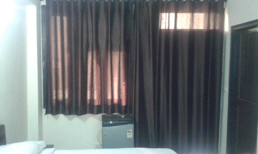 Charanpahari Hotel New Delhi Ngoại thất bức ảnh