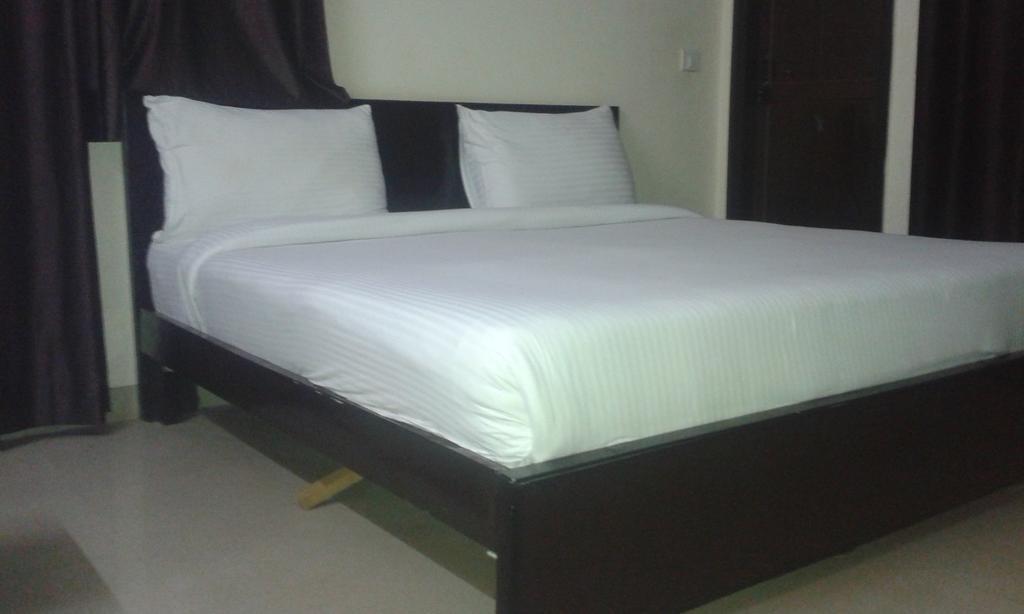 Charanpahari Hotel New Delhi Phòng bức ảnh