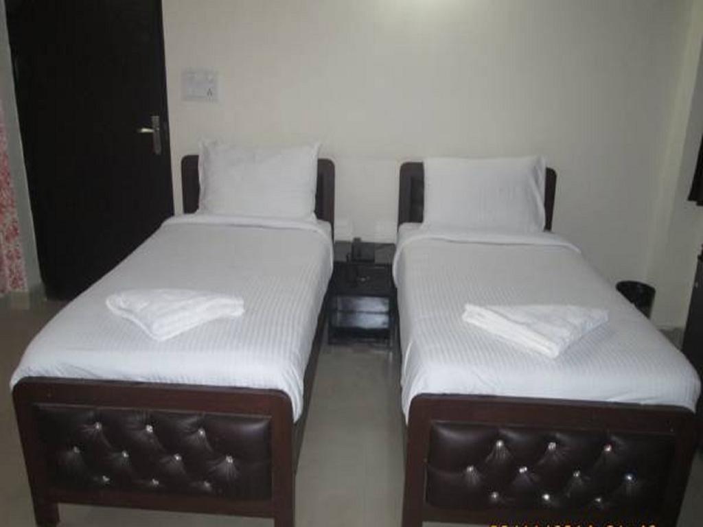 Charanpahari Hotel New Delhi Ngoại thất bức ảnh