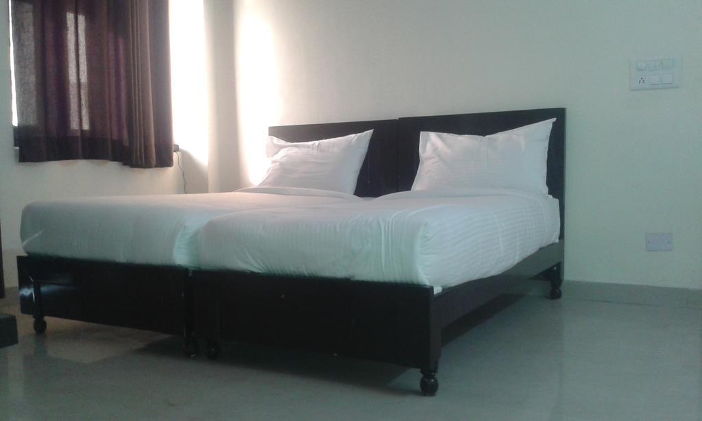 Charanpahari Hotel New Delhi Phòng bức ảnh