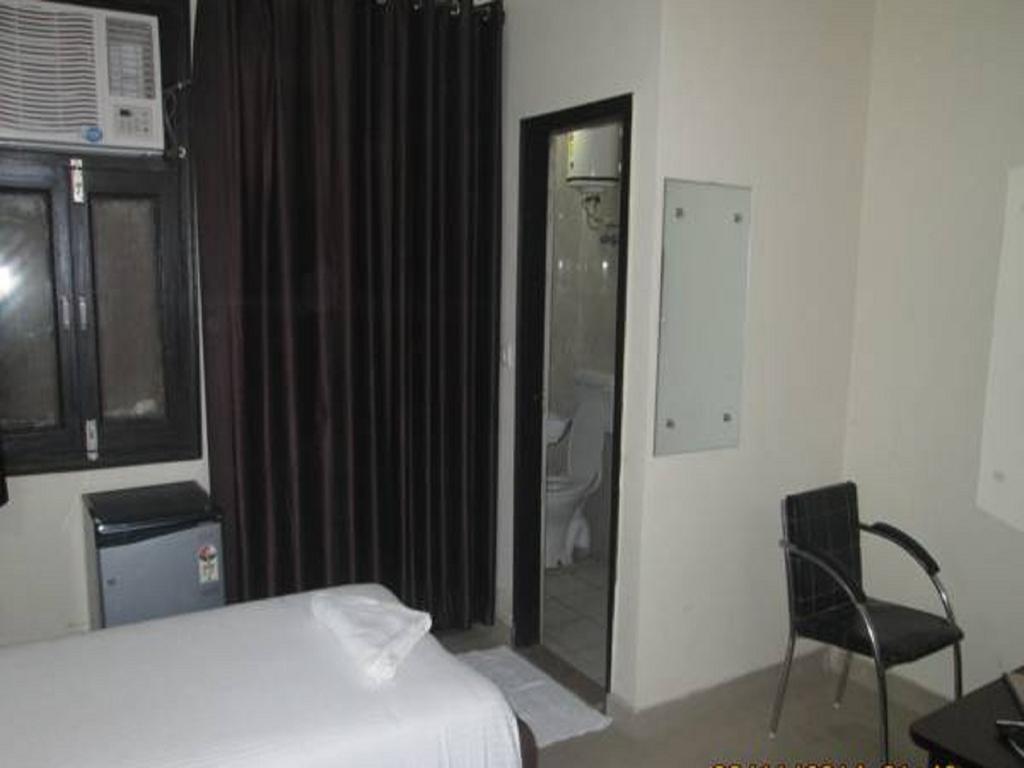 Charanpahari Hotel New Delhi Ngoại thất bức ảnh