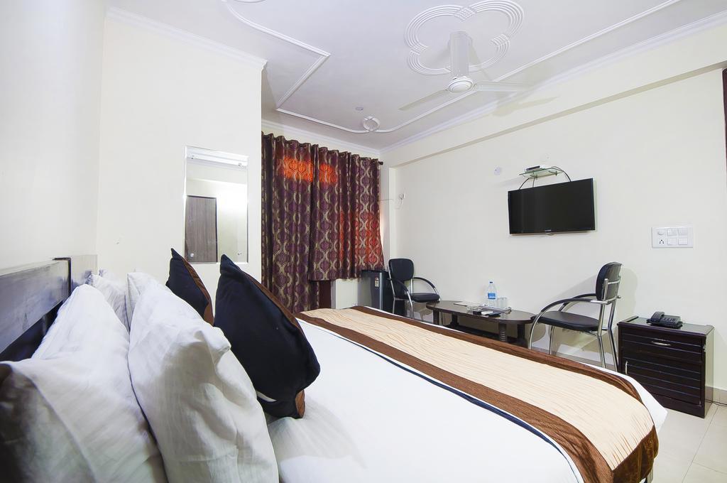 Charanpahari Hotel New Delhi Ngoại thất bức ảnh