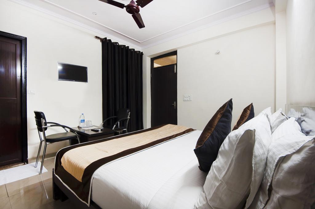 Charanpahari Hotel New Delhi Ngoại thất bức ảnh