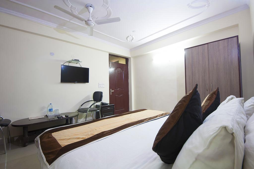 Charanpahari Hotel New Delhi Ngoại thất bức ảnh