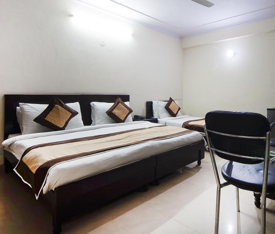 Charanpahari Hotel New Delhi Ngoại thất bức ảnh