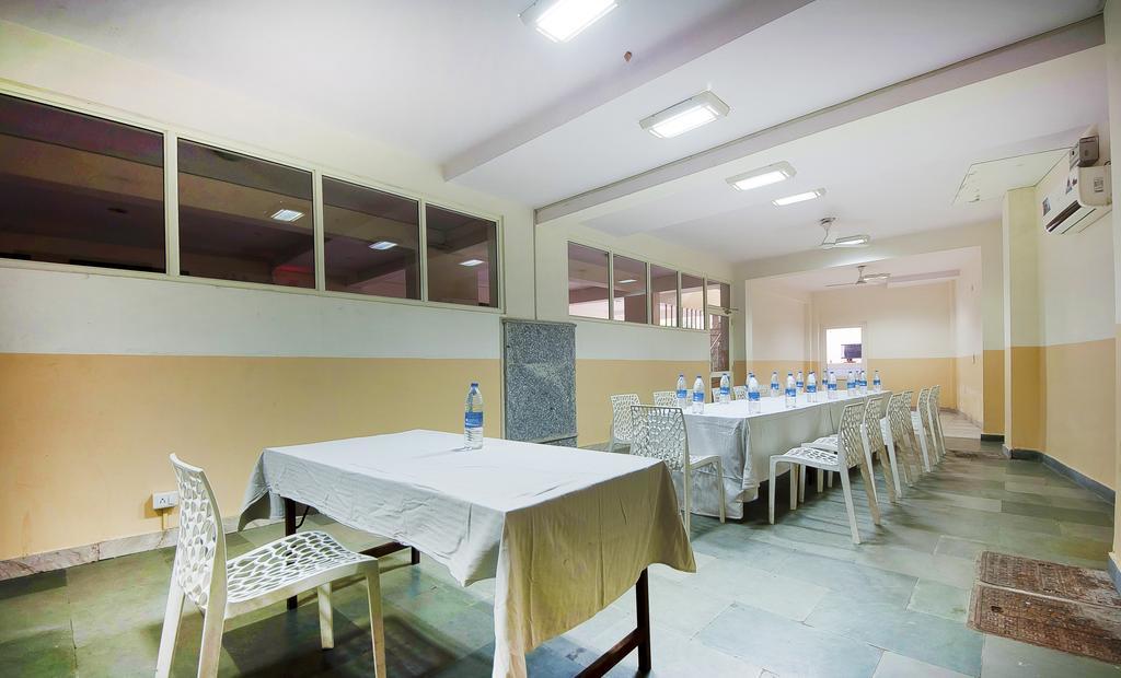 Charanpahari Hotel New Delhi Ngoại thất bức ảnh