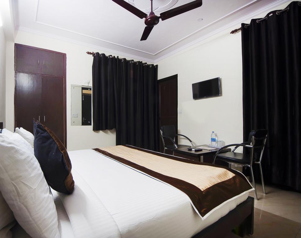 Charanpahari Hotel New Delhi Ngoại thất bức ảnh