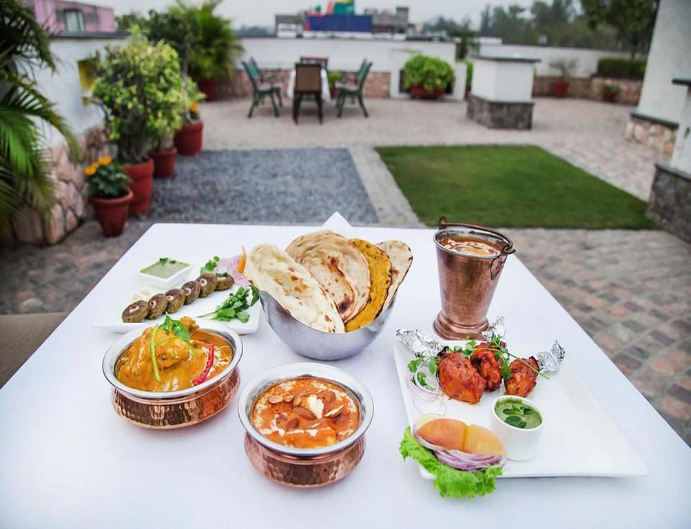 Charanpahari Hotel New Delhi Ngoại thất bức ảnh
