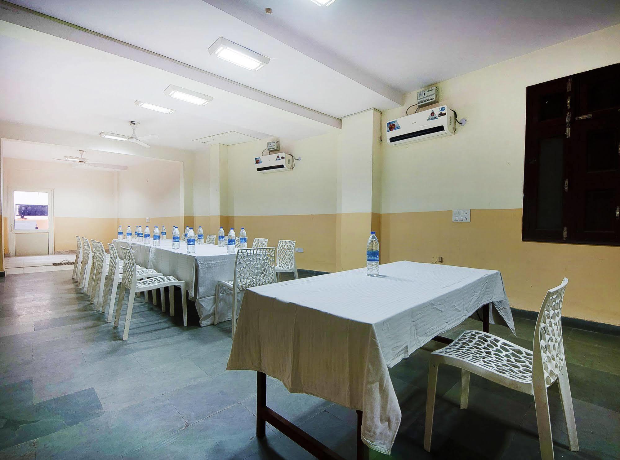 Charanpahari Hotel New Delhi Ngoại thất bức ảnh