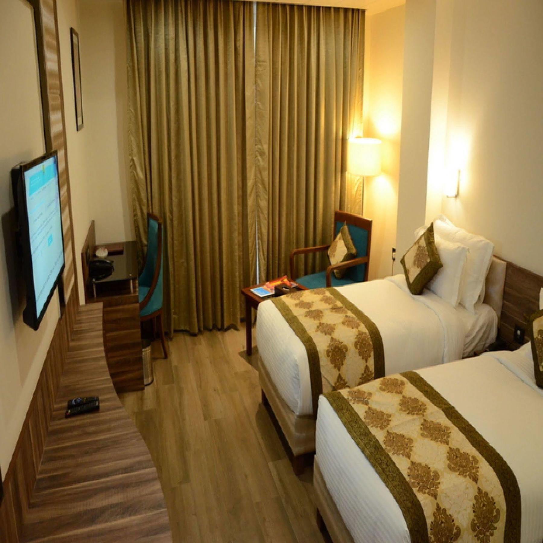 Charanpahari Hotel New Delhi Ngoại thất bức ảnh