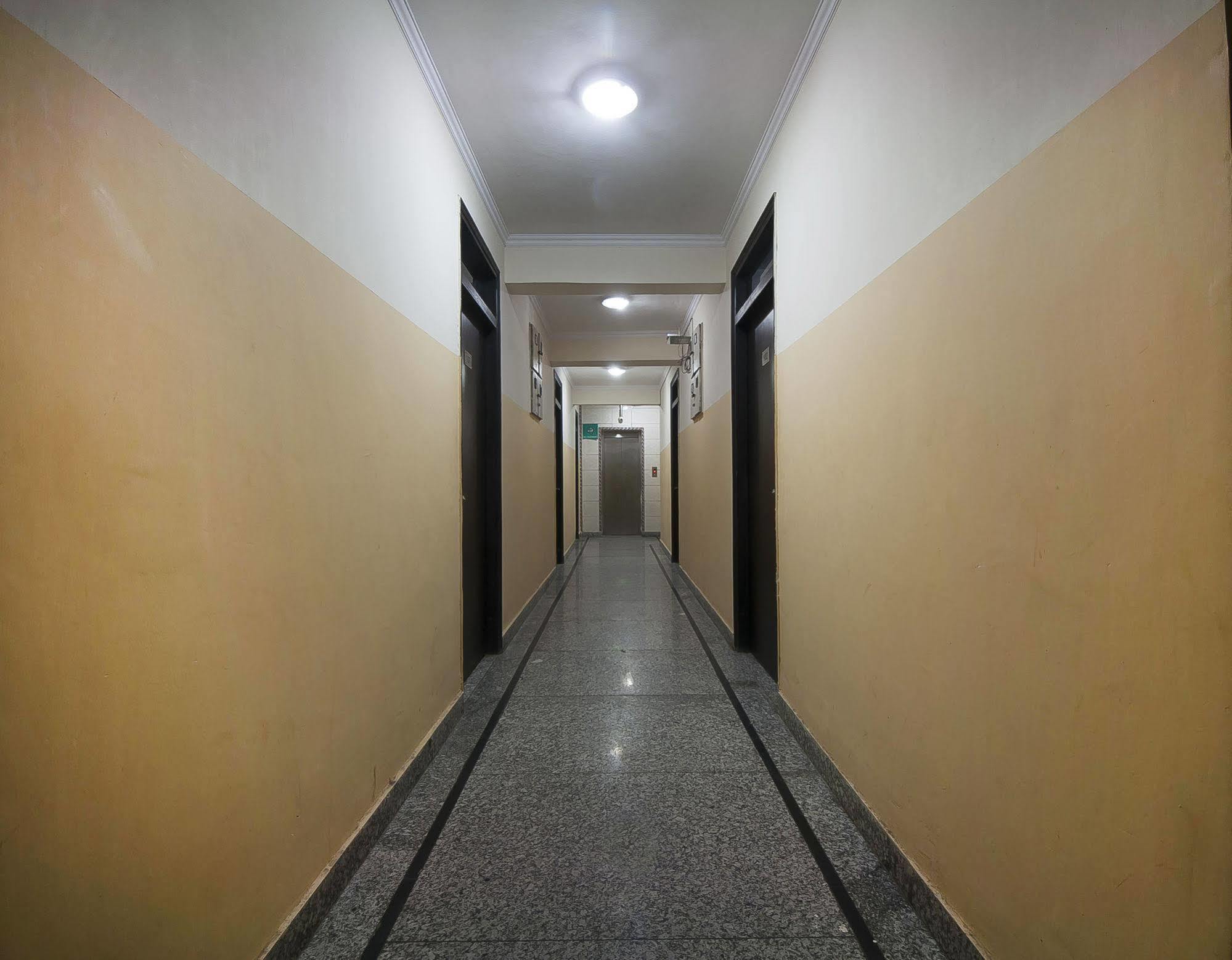 Charanpahari Hotel New Delhi Ngoại thất bức ảnh
