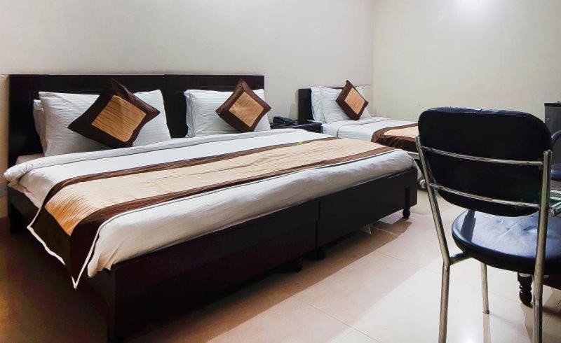 Charanpahari Hotel New Delhi Ngoại thất bức ảnh