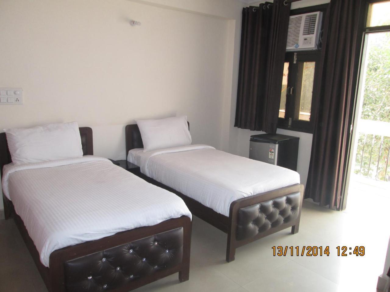 Charanpahari Hotel New Delhi Ngoại thất bức ảnh