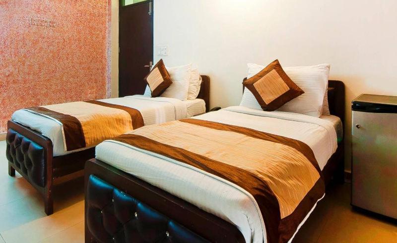 Charanpahari Hotel New Delhi Ngoại thất bức ảnh