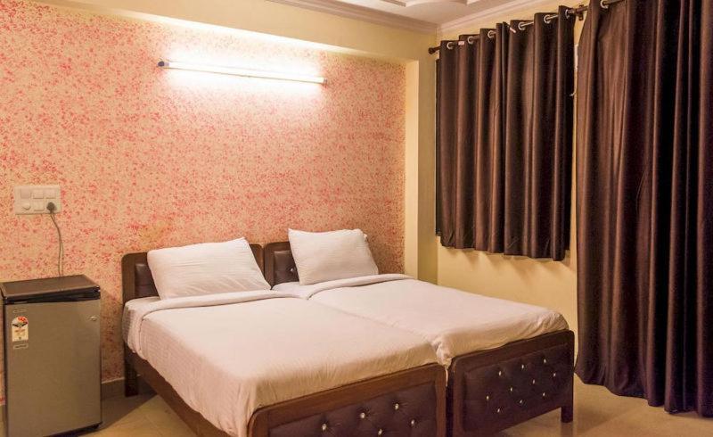Charanpahari Hotel New Delhi Ngoại thất bức ảnh